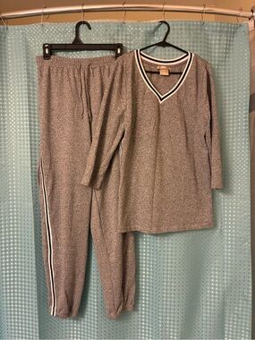 Women’s stylish jogger set